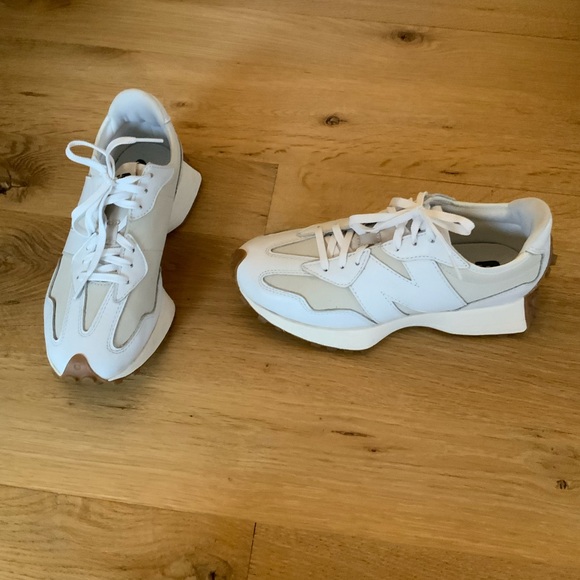 White New Balance Women's 327 | - Picture 5 of 13